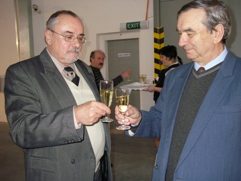 n_image009.jpg